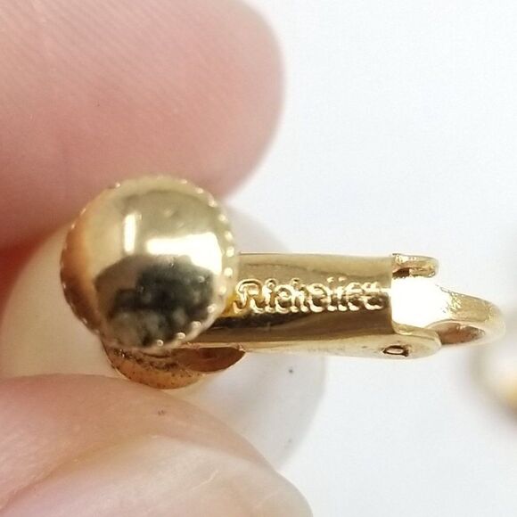 Vintage Richelle Fauc Pearl Clip On Earrings, Classic Timeless Design, Estate - Picture 4 of 6